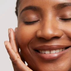 NUI Cosmetics Make-Up|