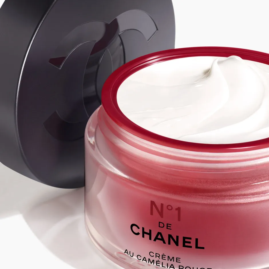 CHANEL Anti Aging·Anti-Aging|POLSTERT AUF – GLÄTTET – SCHÜTZT
