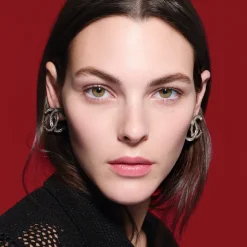 CHANEL Anti Aging·Anti-Aging|POLSTERT AUF – GLÄTTET – SCHÜTZT